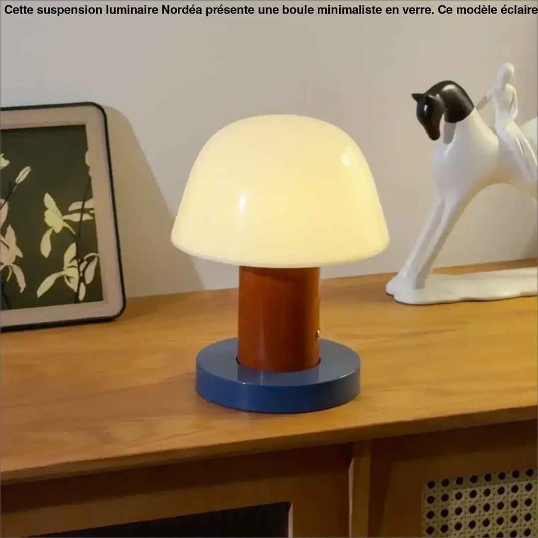Lampe de table lithy en design champignon avec dôme translucide blanc chaud, tige orange et base bleue circulaire