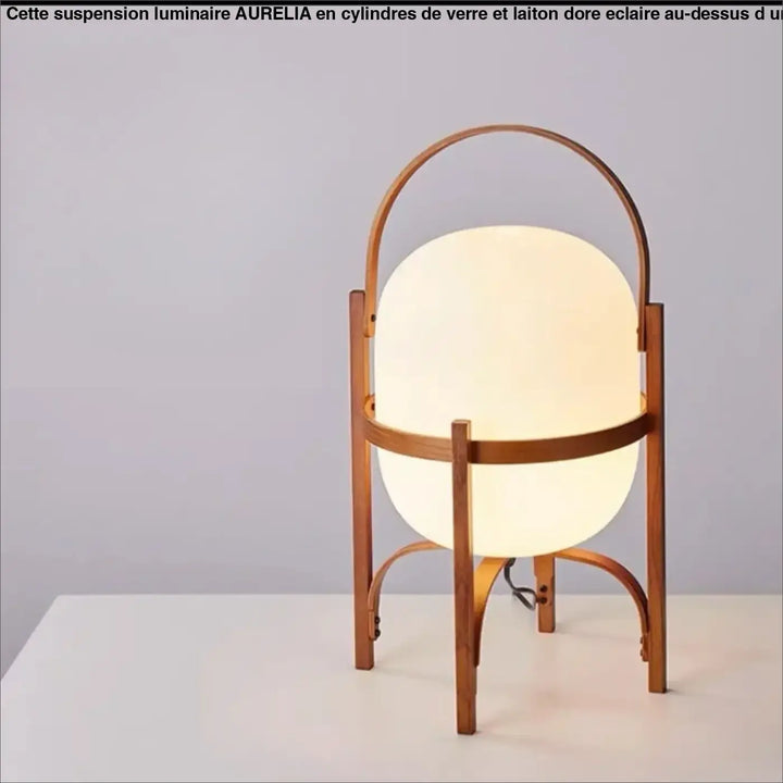 Lampadaire kalana avec cadre en bois ton chaud et abat-jour en verre dépoli arrondi pour décoration contemporaine
