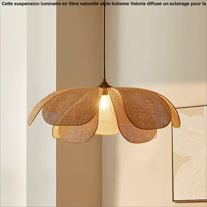 Suspension luminaire en fibre naturelle style boheme avec design en rotin tissé chaud ton et forme florale délicate