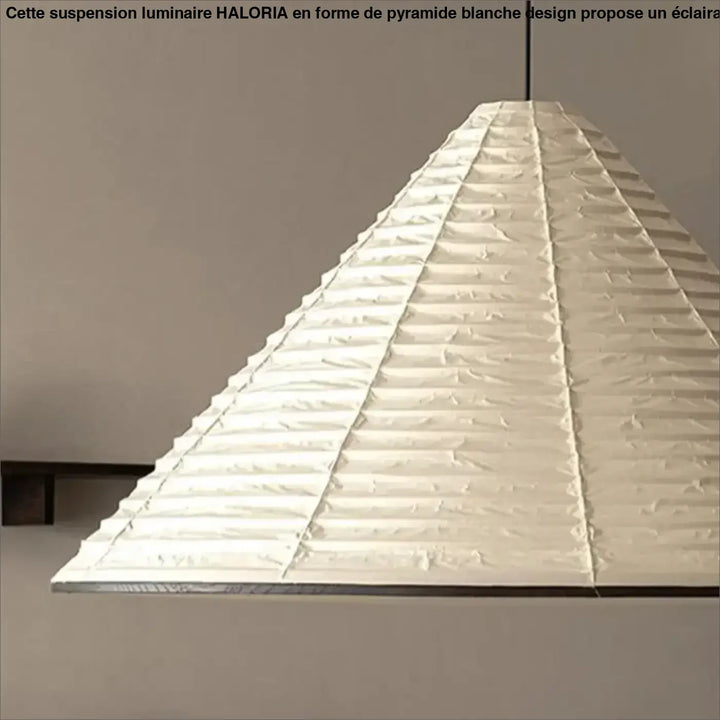 Suspension luminaire en forme de pyramide blanche design originale


