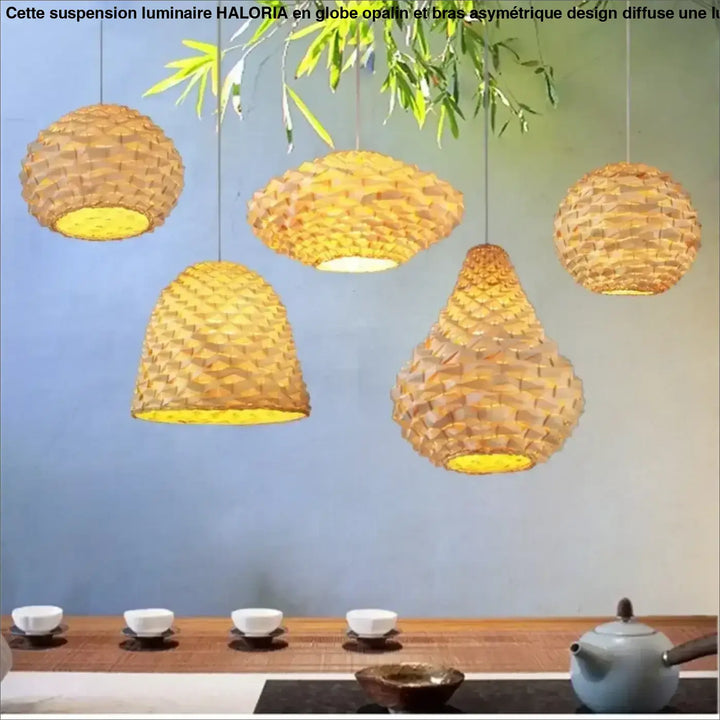 Suspension luminaire satori en bambou tissé à la main en tons dorés avec formes sphériques et en goutte pour lampe suspendue