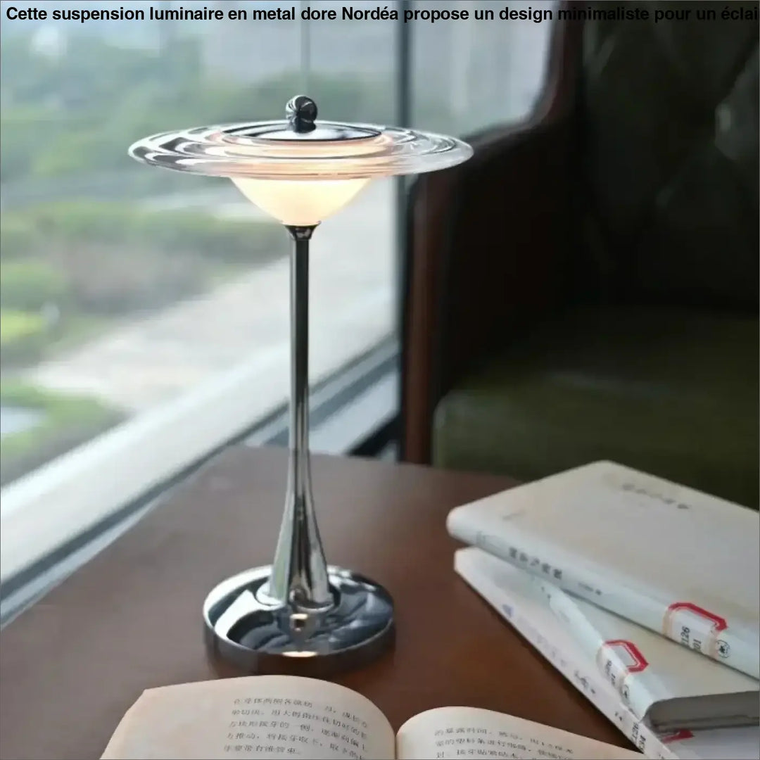 Lampe de chevet venus avec base en chrome poli et abat-jour en verre translucide chaude, chevet décorative bel objet