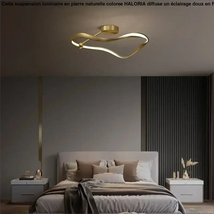 Plafonnier doré élégant au design moderne et chic
