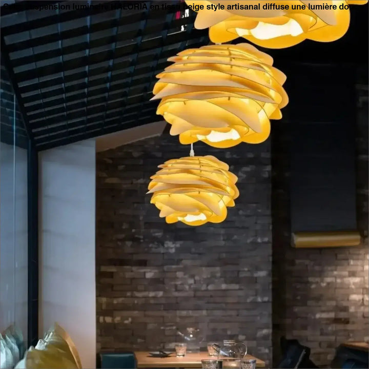 Suspension luminaire en bois en forme de rose au design floral