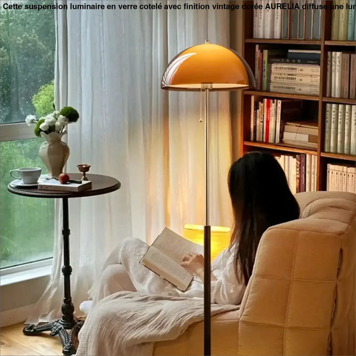 Lampadaire vintage chic amanis avec dôme ambré chaud et pied métallique élégant couleur orange vintage chic