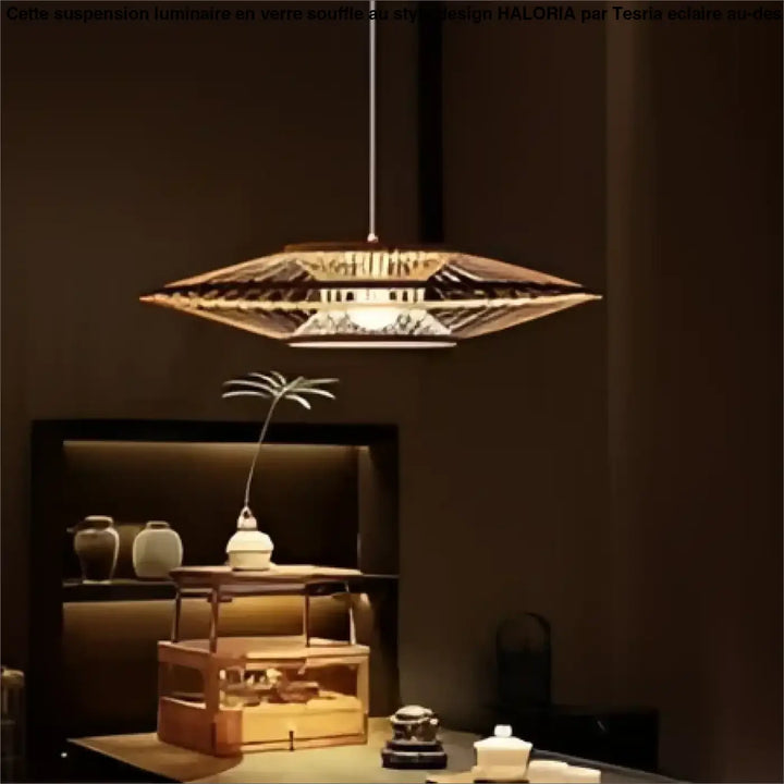 Suspension luminaire bambou avec cadre hexagonal en bambou tissé pour une présence lumineuse aérien au-dessus d’une table