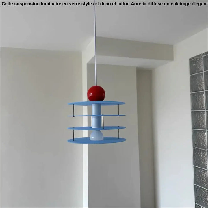 Suspension luminaire contemporaine kellyi bleu à étages avec accent sphérique rouge au sommet