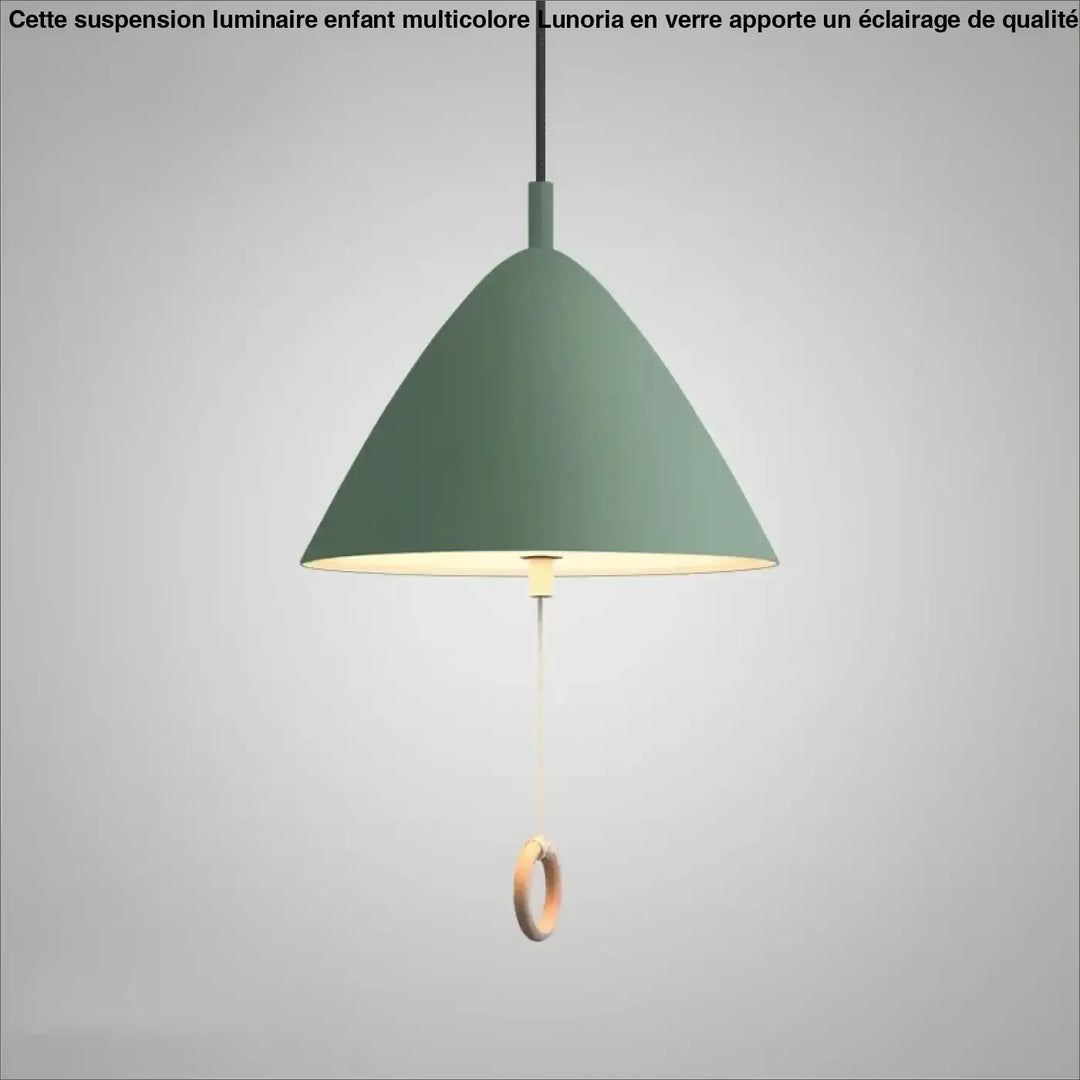 Suspension luminaire conique nouriah avec abat-jour conique vert sauge mat et anneau de tirage en bois