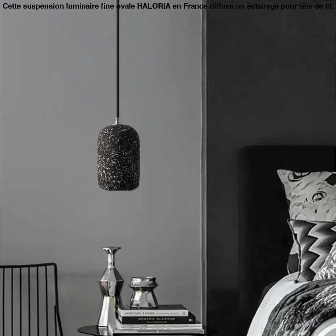 Suspension luminaire fine ovale pour éclairer une tête de lit moderne

