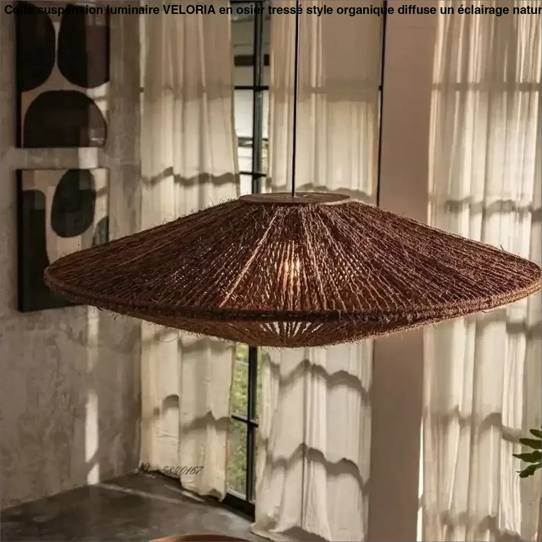 Suspension luminaire bruni en osier tressé style brun avec large canopée circulaire et motif radial visible