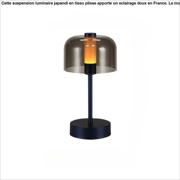 Lampe de table cristo avec base et tige en métal noir et dôme en verre fumé diffusant une lumière ambre chaude pour veilleuse