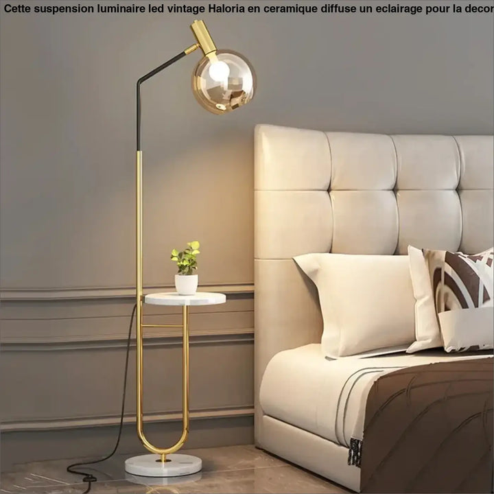 Lampadaire élégant noir et doré avec tablette au style moderne