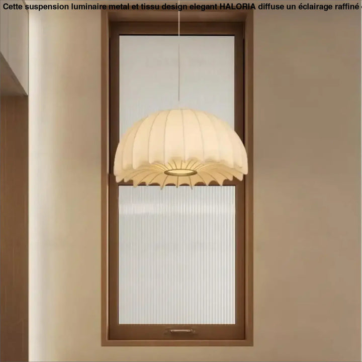 Suspension design beige en tissu ondulé décor raffiné