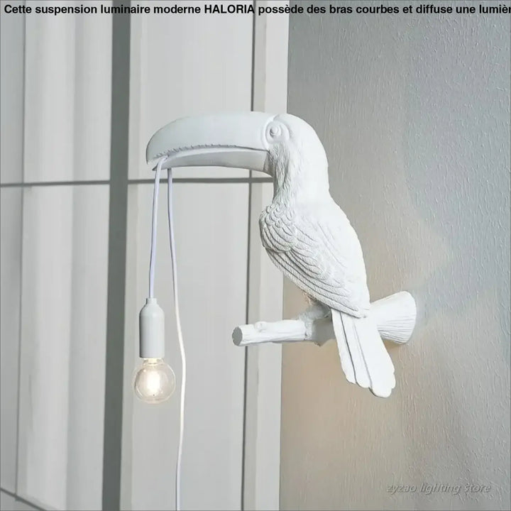 Applique murale blanche en forme de toucan avec plumes texturées et ampoule suspendue design toucan perché