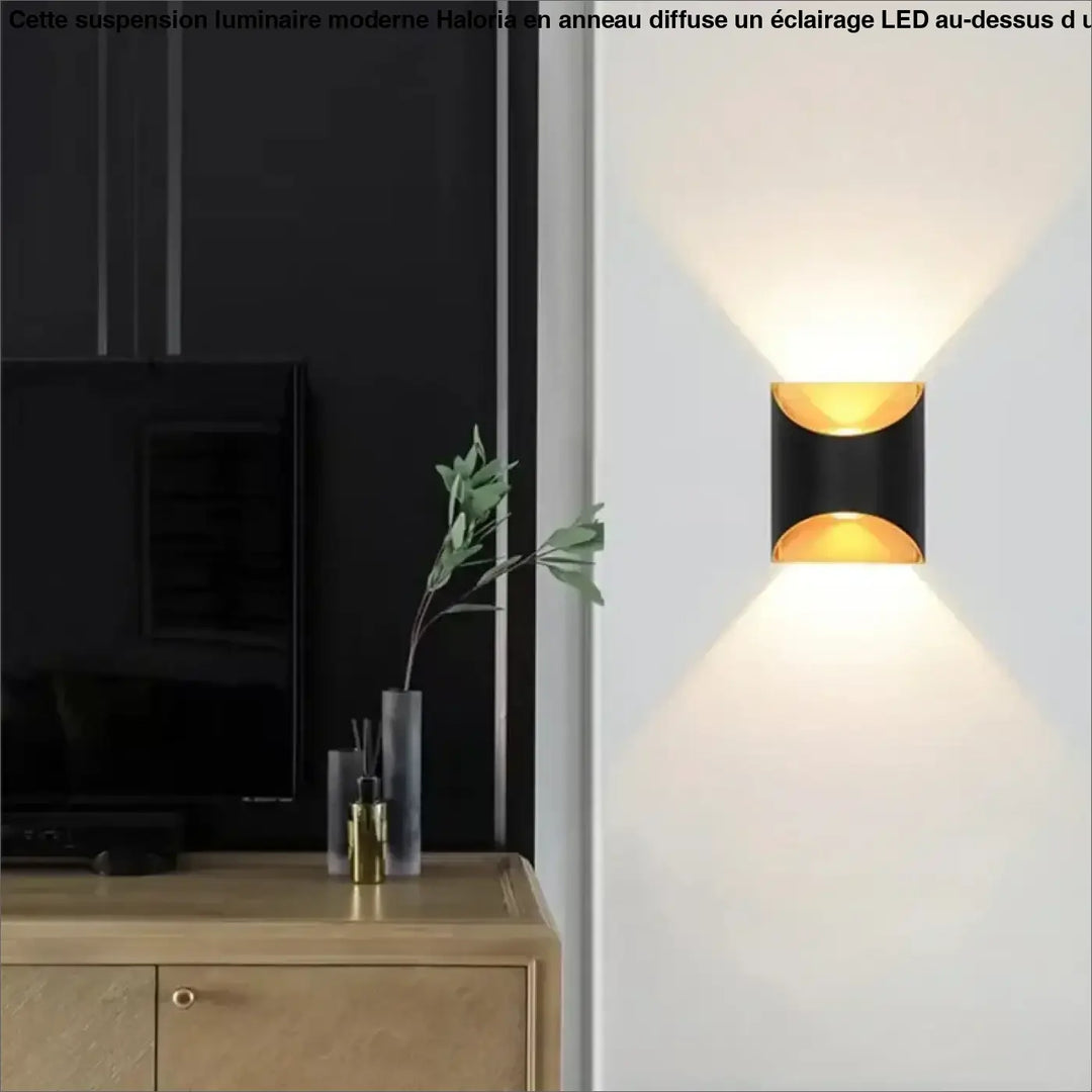 Applique murale moderne noir et or en métal avec design minimaliste diffusant une lumière chaude murale moderne