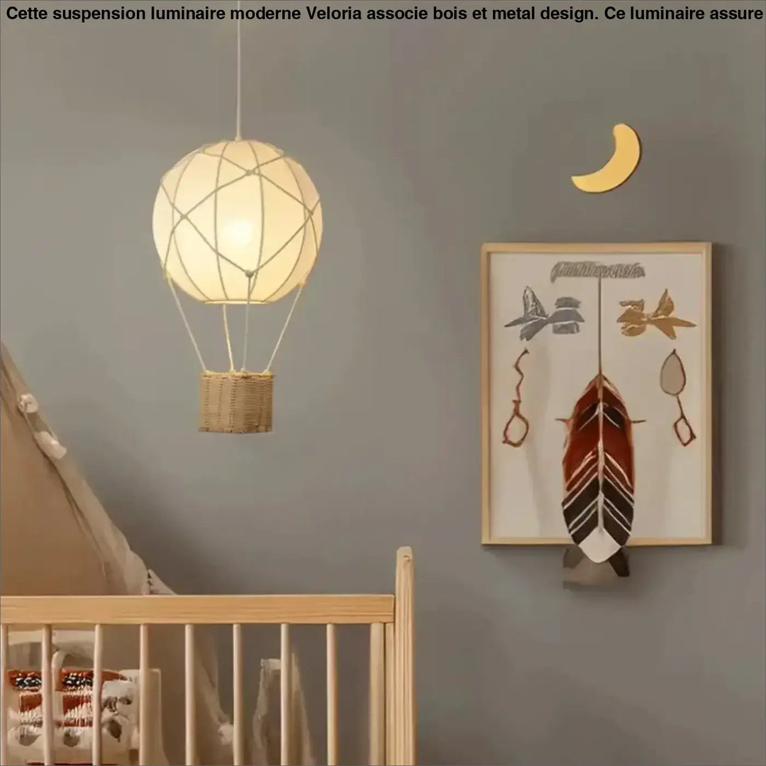 Suspension luminaire montgolfière design avec panier en rotin chic