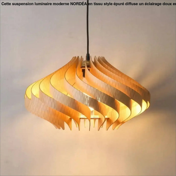 Suspension luminaire moderne nordéa en bois pour un style epure avec des lames courbes chaudes et organiques