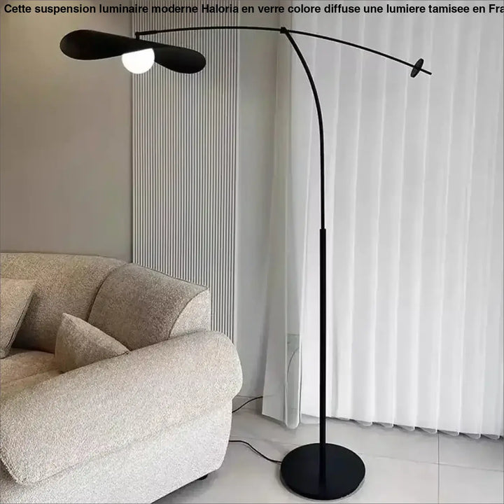 Lampadaire moderne arqué noir au design élégant pour salon