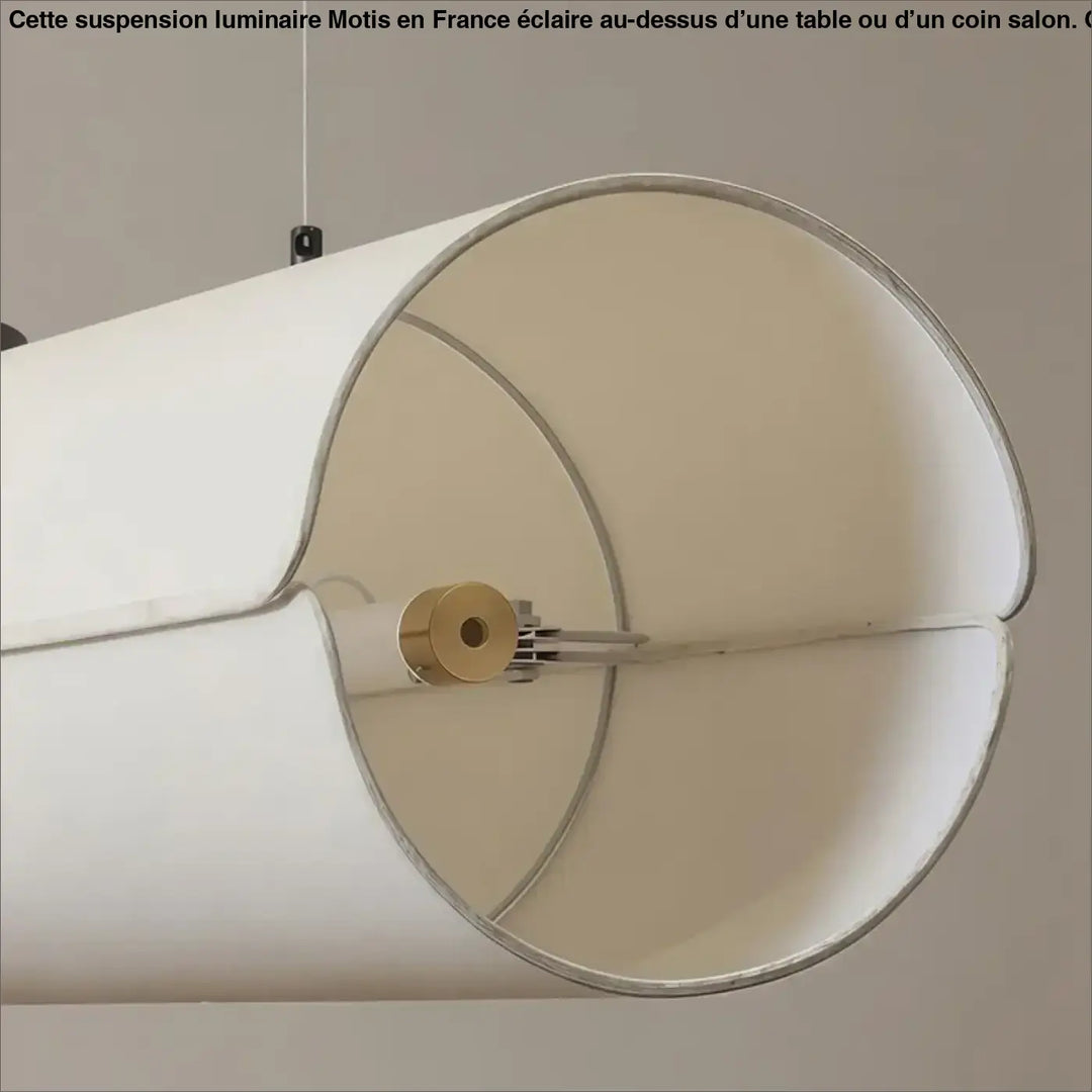 Suspension luminaire motis cylindrique blanc avec design minimaliste et bande métal pour au-dessus d’une table ou d’un coin salon