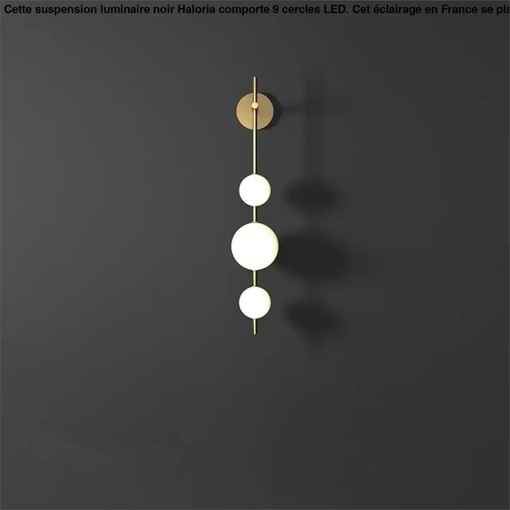 Applique murale design en métal avec boules suspendues blanches