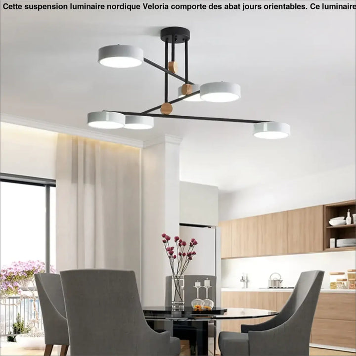 Suspension luminaire nordique noir et blanc avec accents en bois et abat jours orientables veloria