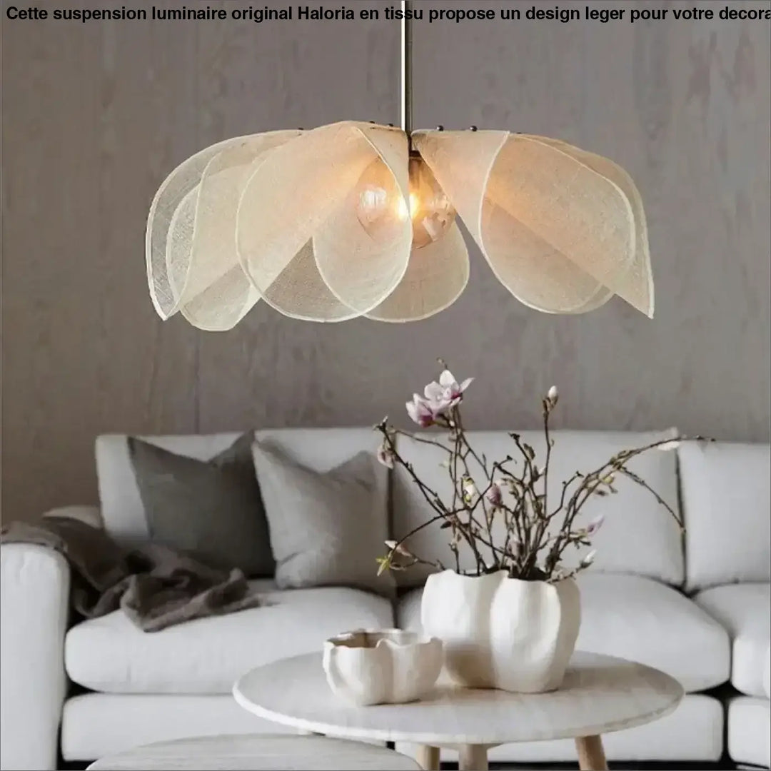 Suspension luminaire original en tissu au design léger et élégant

