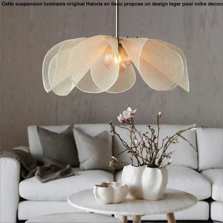 Suspension luminaire original en tissu au design léger et élégant

