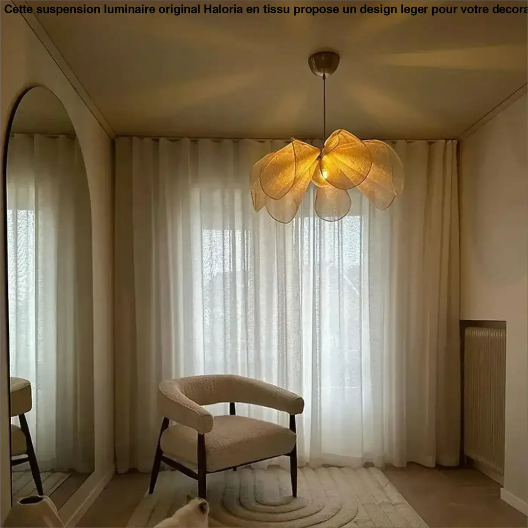 Suspension luminaire original en tissu au design léger et élégant

