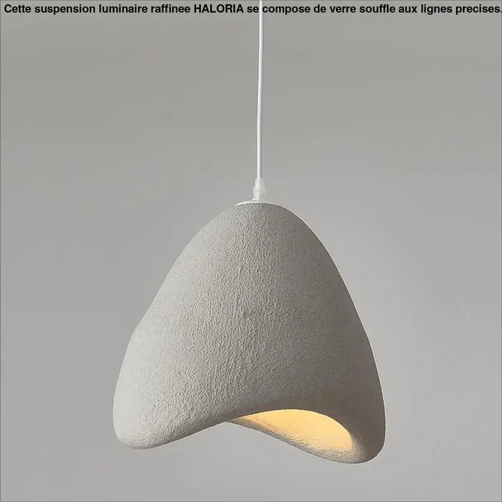 Suspension luminaire alma en résine granuleuse gris avec forme organique et lumière intérieure chaude design minimaliste