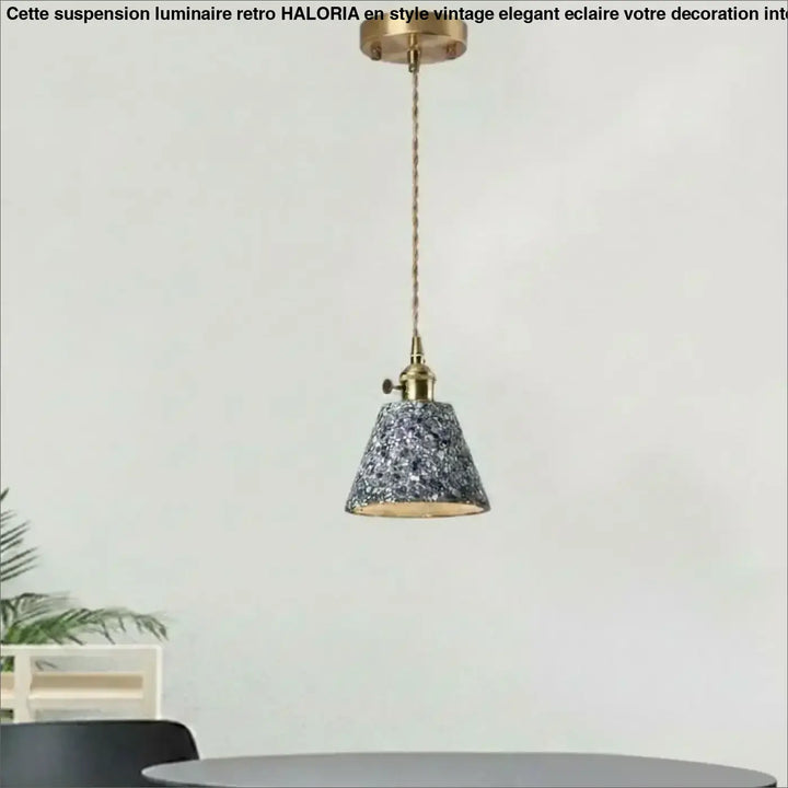 Suspension luminaire tosca avec abat-jour conique en verre mosaïque gris blanc montre l’image chaîne cordon réglable