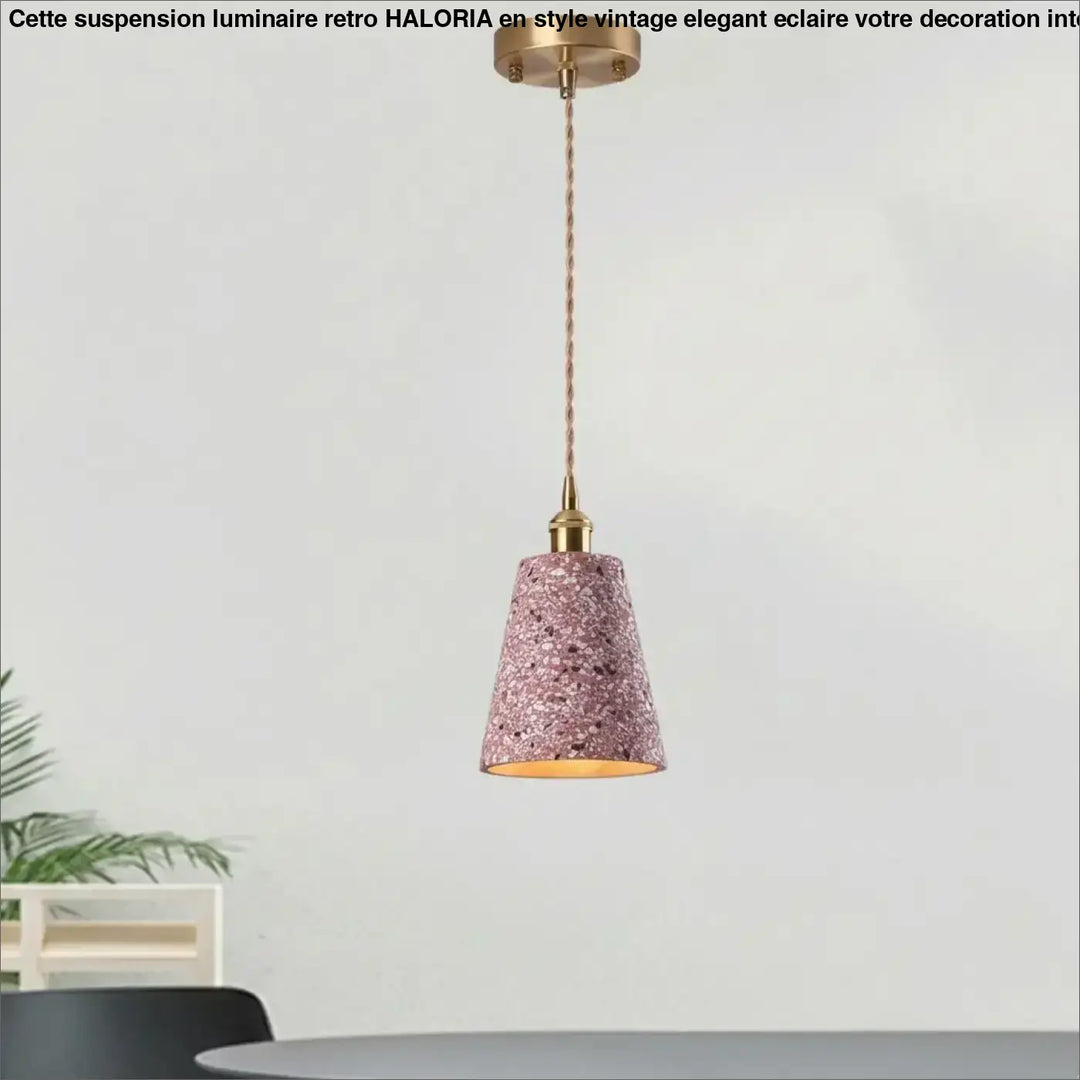 Suspension luminaire tosca montre l’image longueur avec un cordon réglable en béton rose moucheté et finition laiton