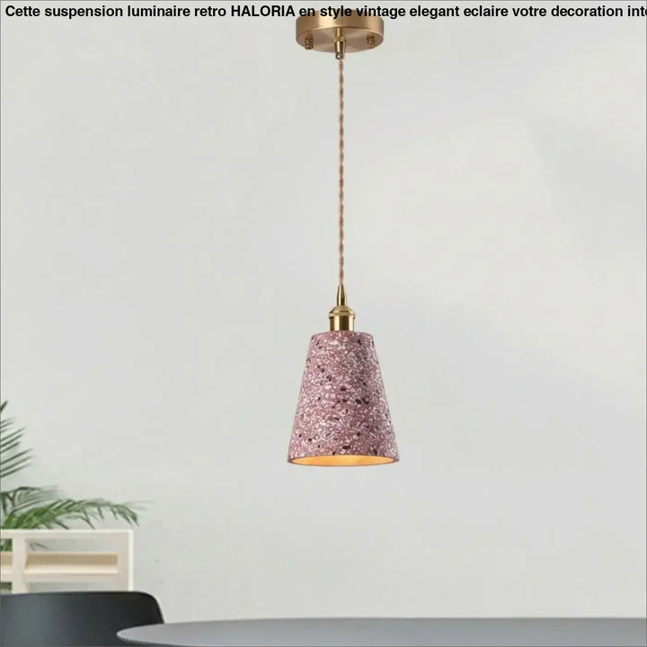 Suspension luminaire tosca montre l’image longueur avec un cordon réglable en béton rose moucheté et finition laiton