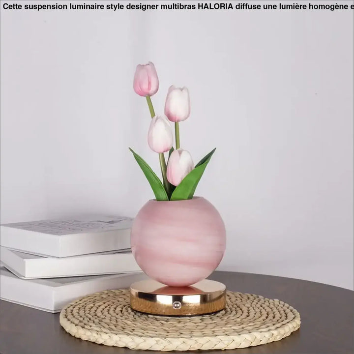 Lampe de table tulyna avec base dorée et vase sphérique effet marbre rose servant de light source avec tulipes artificielles