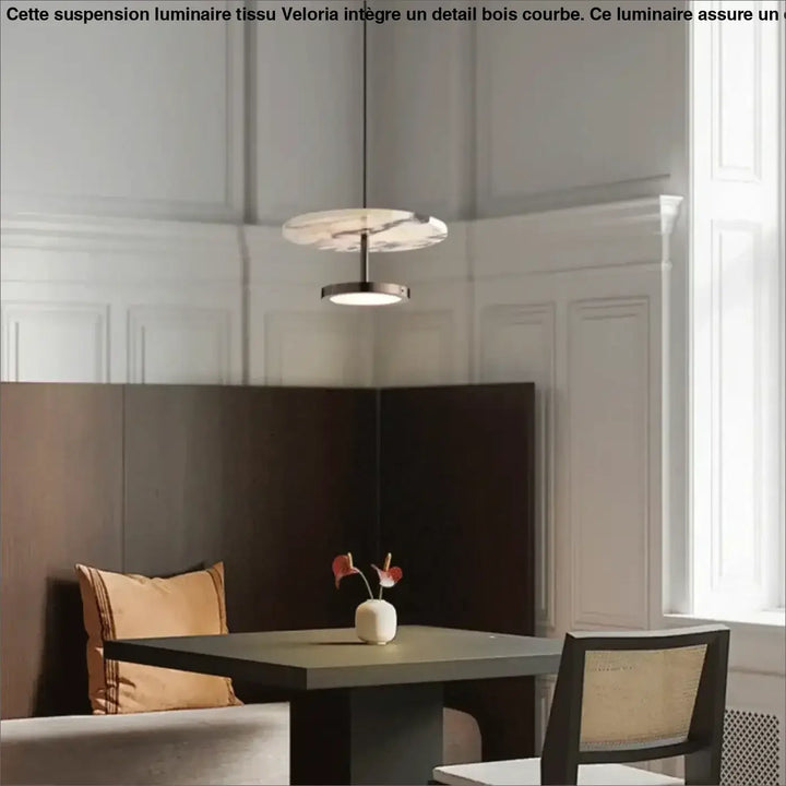 Suspension luminaire tissu veloria avec detail bois courbe, abat-jour circulaire effet marbre et base métal noir élégant
