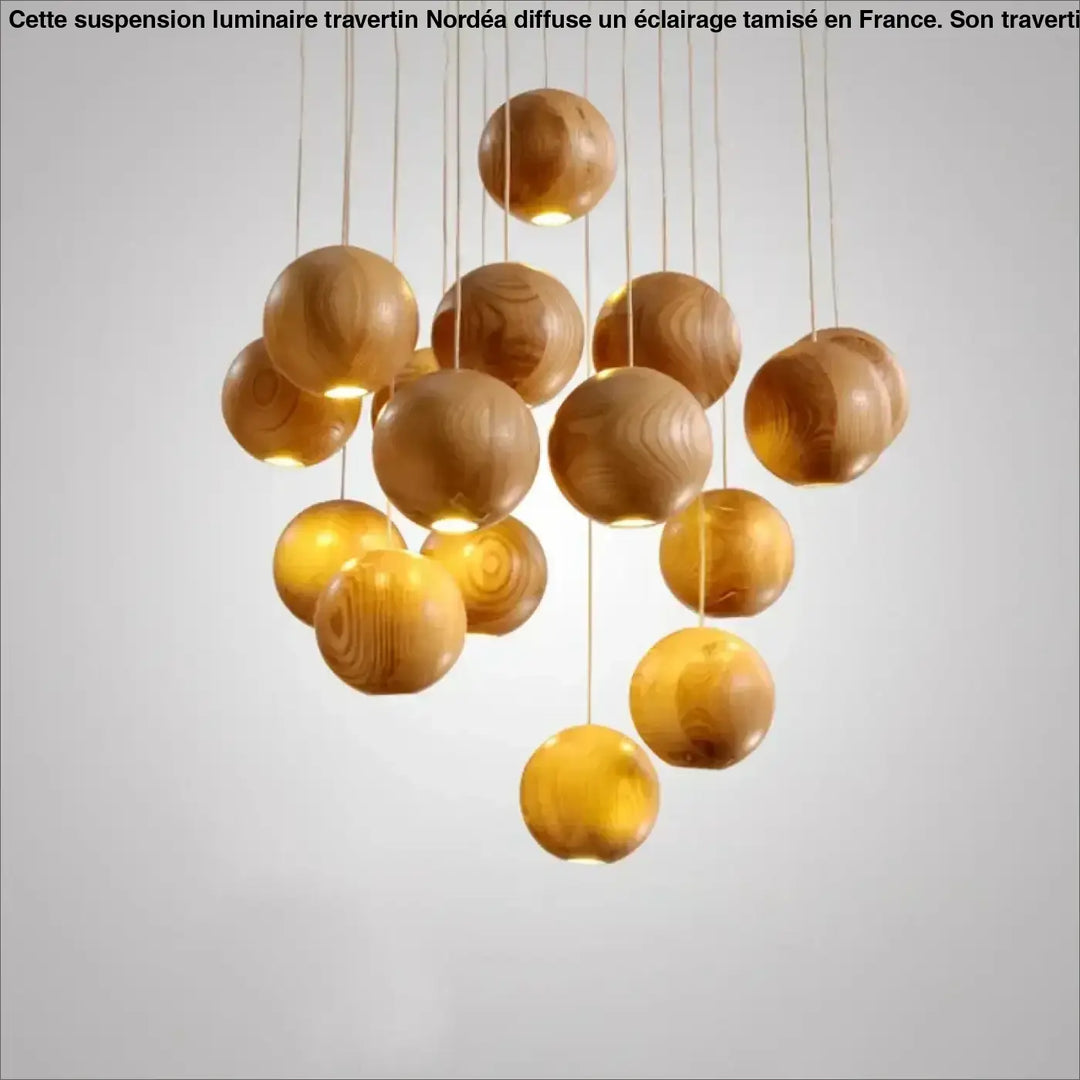 Suspension luminaire boules en bois marron au design naturel