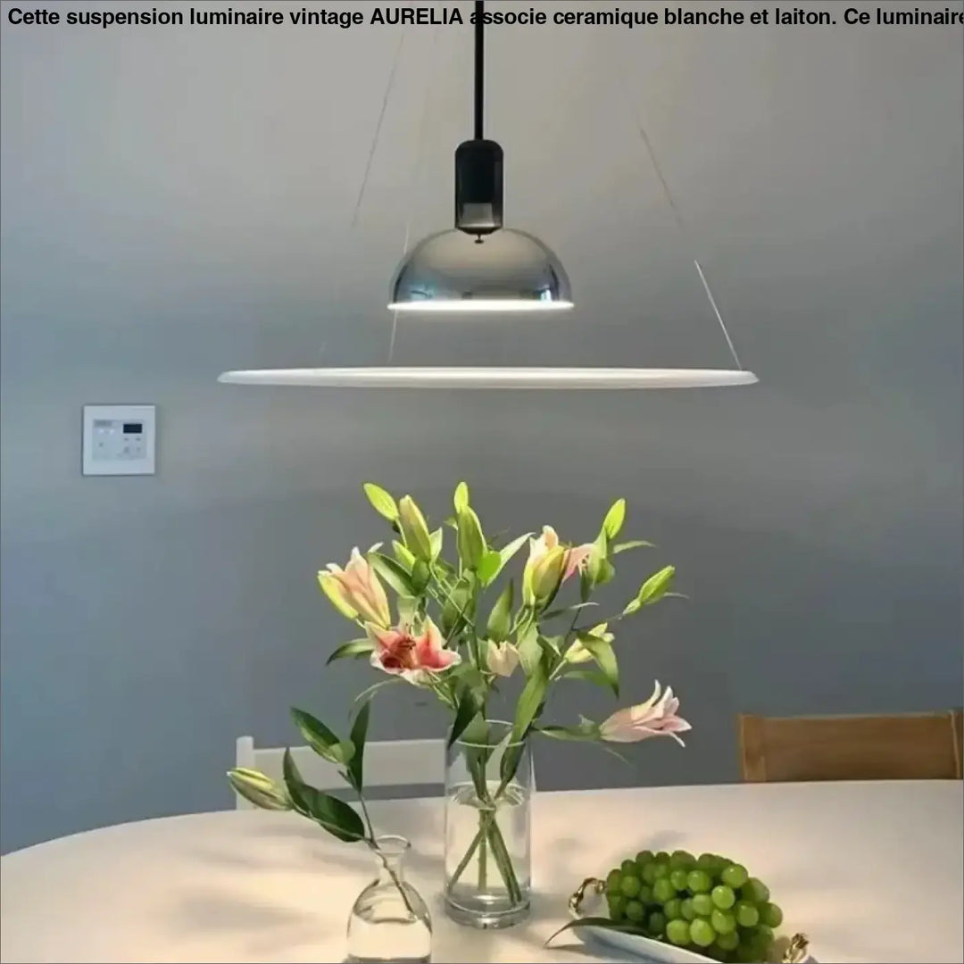 Suspension luminaire design rouge et blanc et argent style graphique

