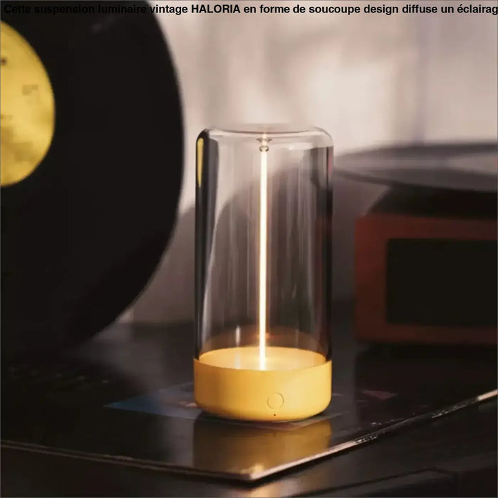 Veilleuse épurée wiriah en verre cylindrique avec base jaune et lumière douce pour chambre à coucher