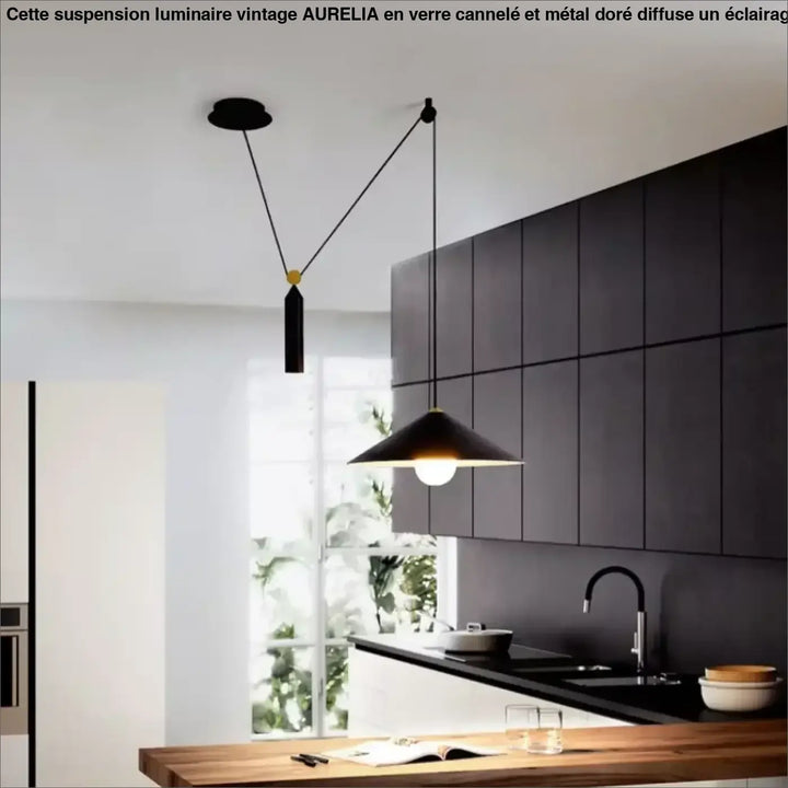Suspension luminaire minimaliste jax noire avec abat-jour conique suspendue au-dessus d un plan de travail cuisine