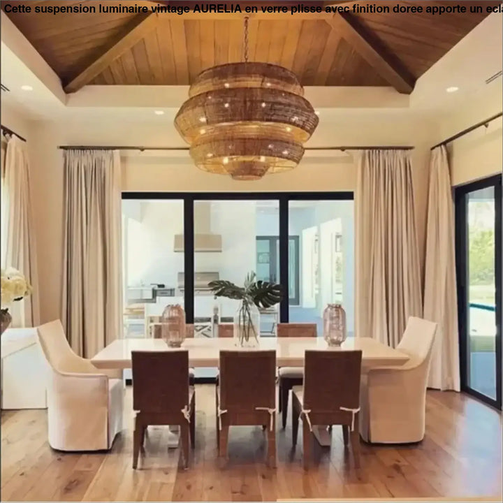 Suspension luminaire artisanale en rotin tressé avec éclairage ambre chaud formes superposées pour intérieur élégant