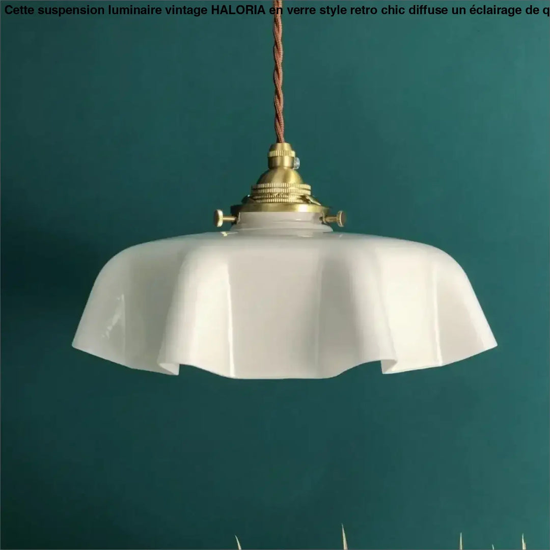 Suspension luminaire vintage blanche avec finition laiton
