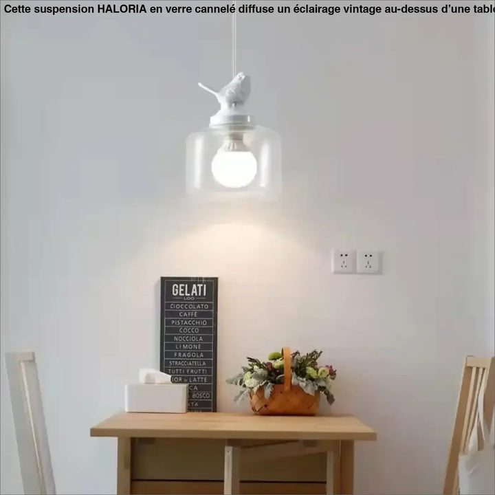 Suspension luminaire vintage en forme d’oiseau blanc avec verre cannelé transparent idéale au-dessus d’une table ou d’un coin salon