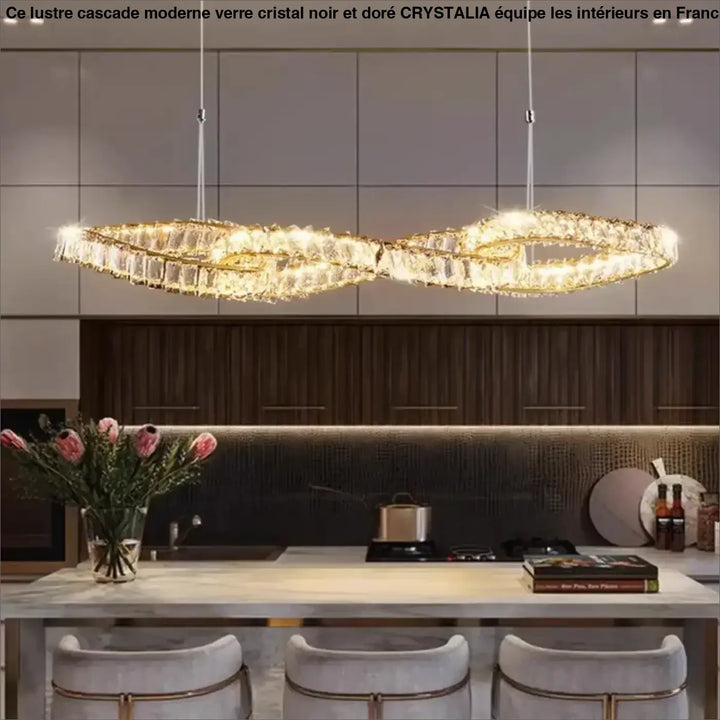 Suspension design en cristal doré pour salon moderne élégant