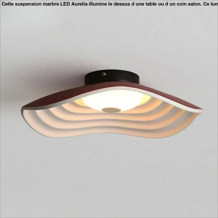 Suspension marbre led design elegant moderne aurelia au-dessus d’une table avec anneaux concentriques maron et blanc diffuse chaleur