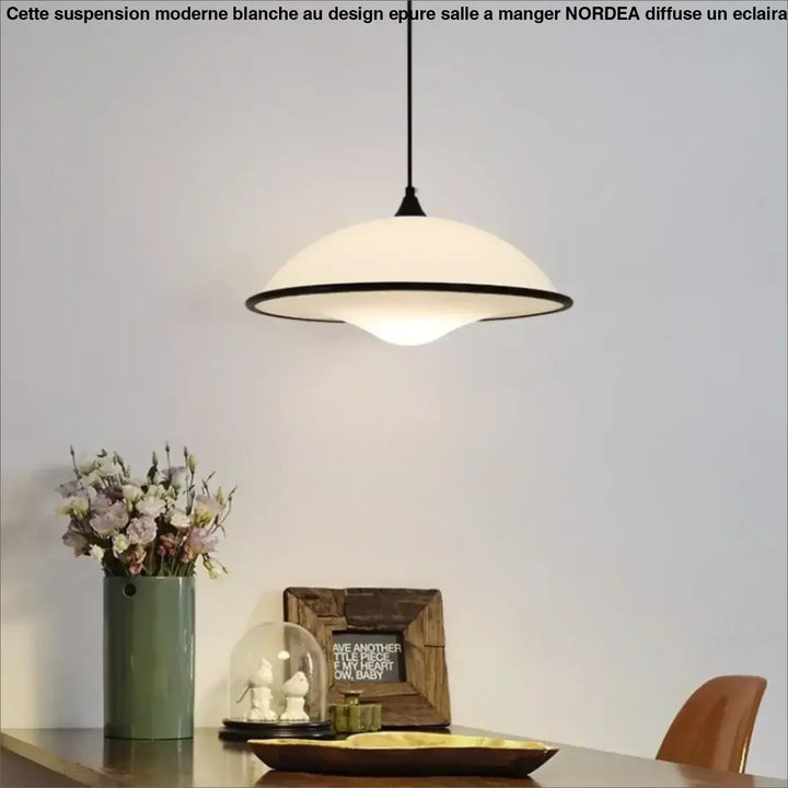 Suspension moderne blanche design épuré salle à manger

