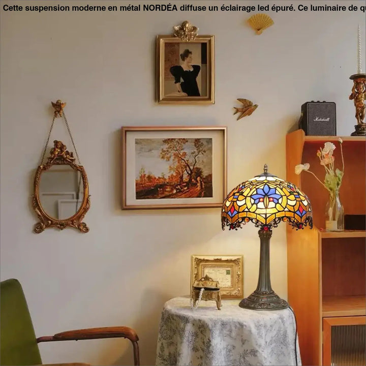 Lampe de table nanih avec design floral en vitrail bleu jaune et rouge aux détails complexes