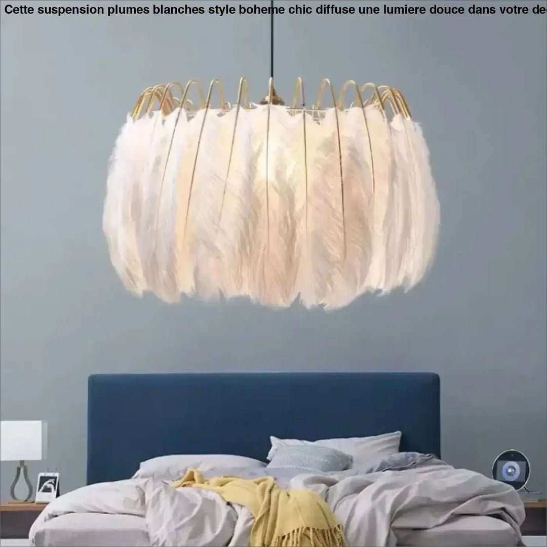 Suspension plumes blanches style bohème chic lumière douce

