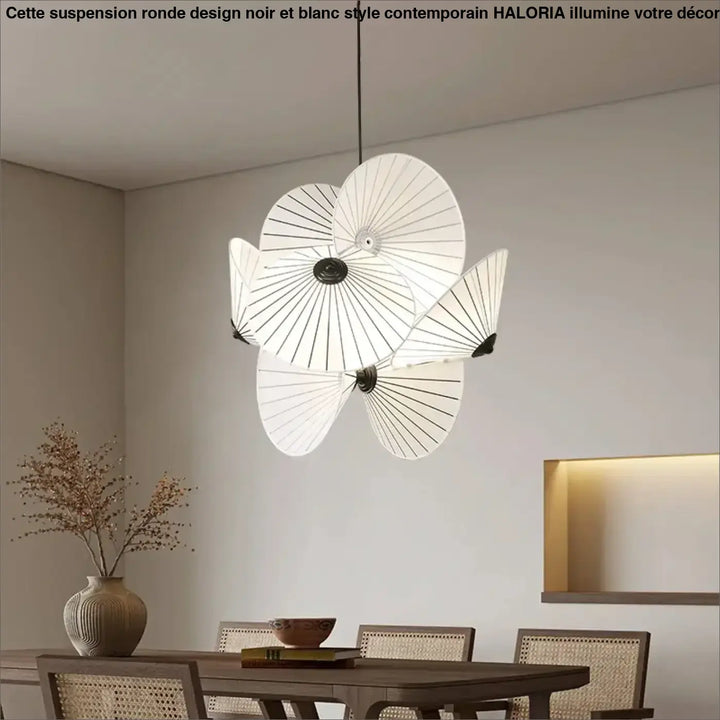 Suspension Design Blanche En Tissu Forme Éventail Élégante