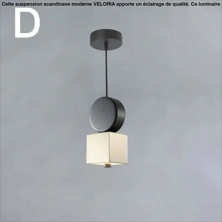Suspension luminaire altis design minimaliste avec abat-jour carré en tissu écru et top circulaire noir mat en métal doré