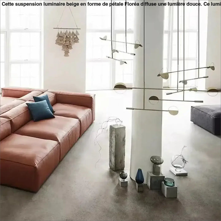 Sectionnel en cuir rustique avec coussins moelleux et oreillers bleu marine pour uspension luminaire beige floréa