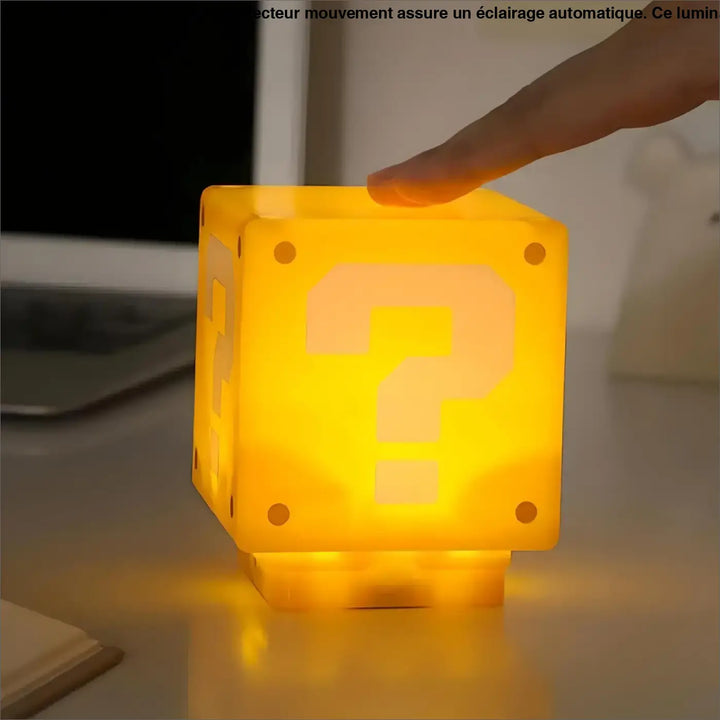 Veilleuse atalah lampe led detecteur mouvement en forme de cube jaune avec point d interrogation pixelise style super mario